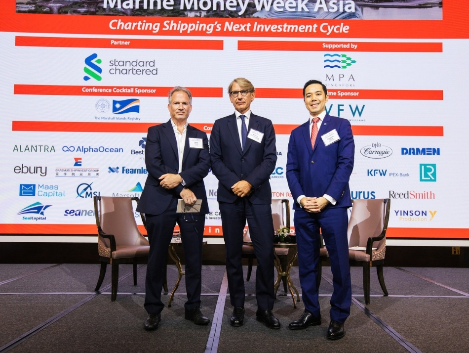 Group photo with the panellists