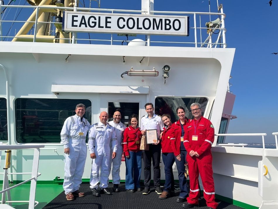 Master receiving award with Shell and AET representatives