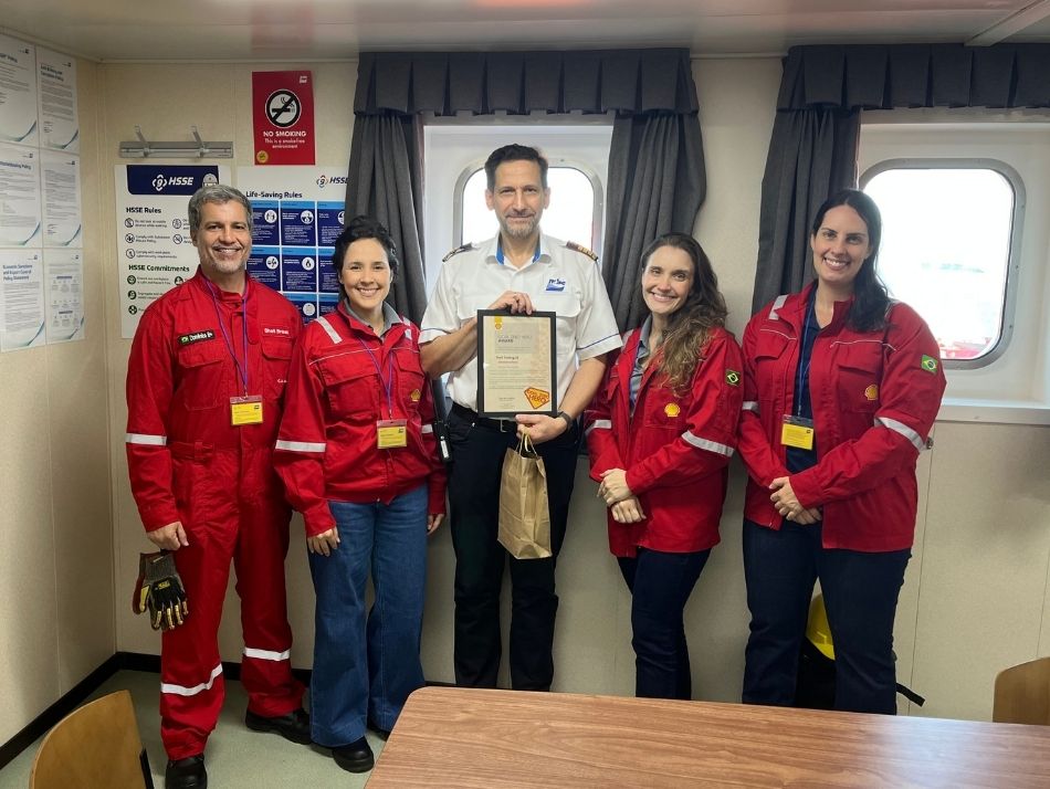 Master receiving award with Shell representatives