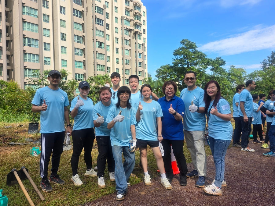 SMF Tree Planting - Team with Ms Tan Beng Tee